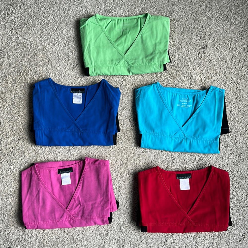 Cherokee women’s scrub tops size small